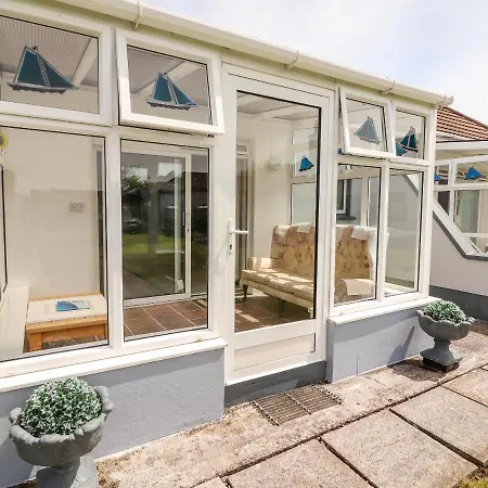 Dom wakacyjny Ferry Cottage, *