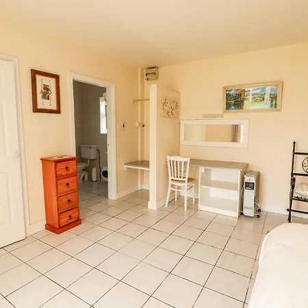 Ferry Cottage, * Kilrush